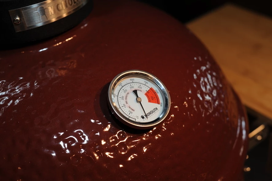 Kamado Monolith Classic Pro Series 2.0 Burdeos Con Pies 4 Kamado Monolith Classic Pro Series 2.0 Burdeos Con Pies - Imagen 4