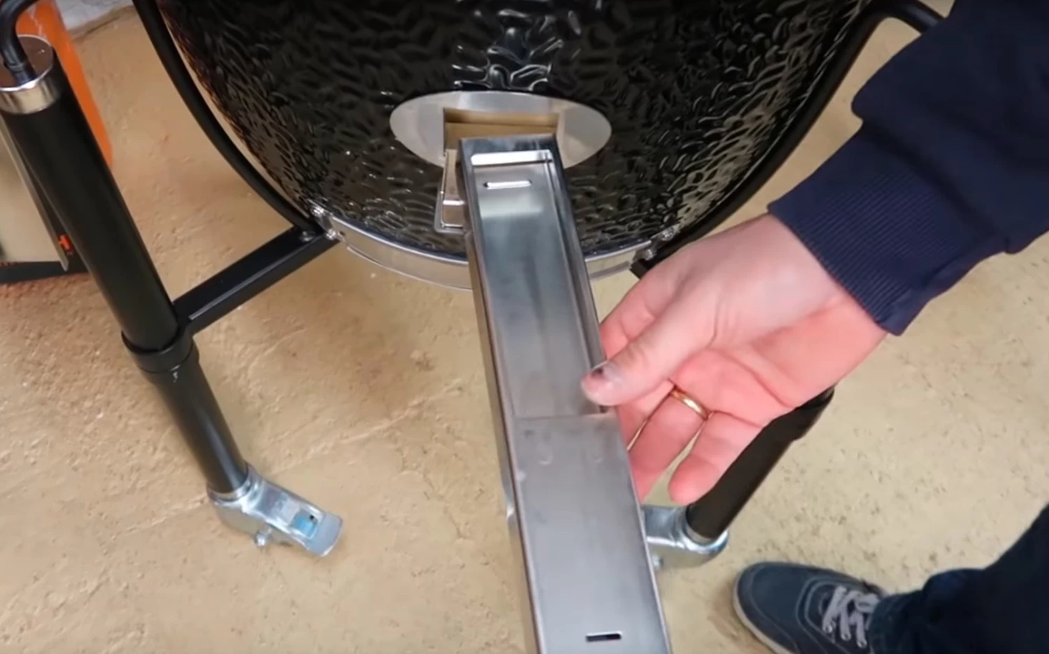 Kamado Monolith Classic Pro Series 2.0 Burdeos Con Pies 15 Kamado Monolith Classic Pro Series 2.0 Burdeos Con Pies - Imagen 15