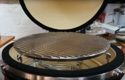 Kamado Monolith Le Chef Pro Series 2.0 Burdeos Con Pies 23 Kamado Monolith Le Chef Pro Series 2.0 Burdeos Con Pies -Weber Tienda de ventas Kamado Monolith LeCHEF Rojo 051C