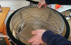 Kamado Monolith Le Chef Pro Series 2.0 Burdeos Sin Pies 24 Kamado Monolith Le Chef Pro Series 2.0 Burdeos Sin Pies -Weber Tienda de ventas Kamado Monolith Lechef Rojo A6